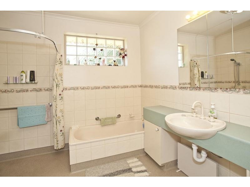 20 Lockhart Road, Ringwood North VIC 3134