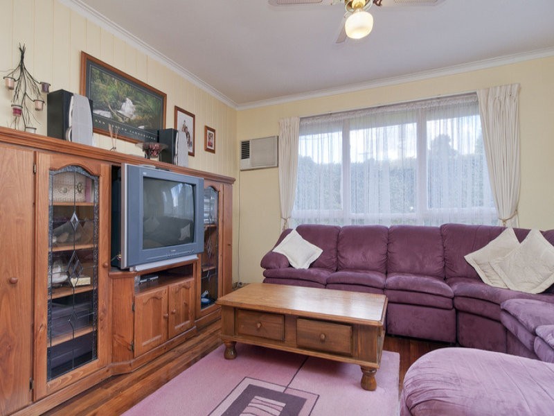 11 Esther Crescent, Mooroolbark VIC 3138