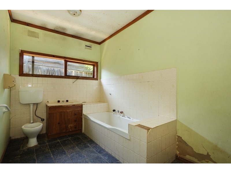 27 Heathmont Road, Ringwood VIC 3134