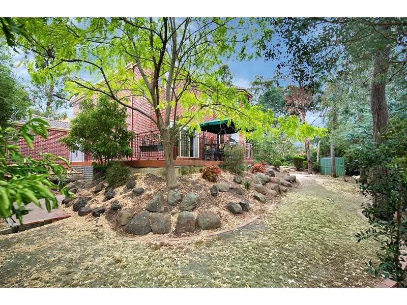 6 Loughies Track, Ringwood North VIC 3134