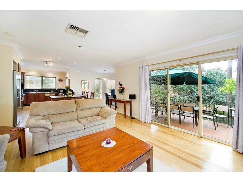6 Loughies Track, Ringwood North VIC 3134