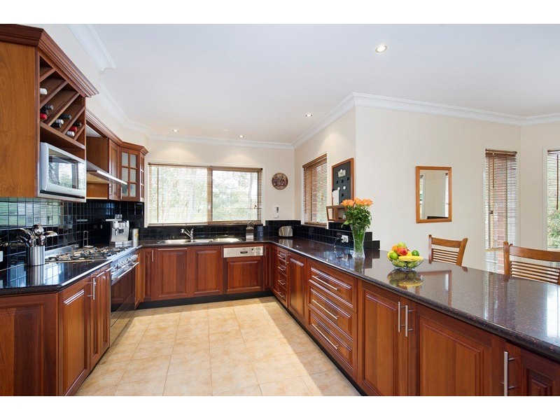 6 Loughies Track, Ringwood North VIC 3134