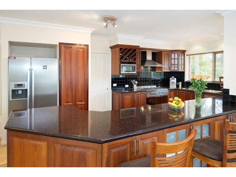 6 Loughies Track, Ringwood North VIC 3134