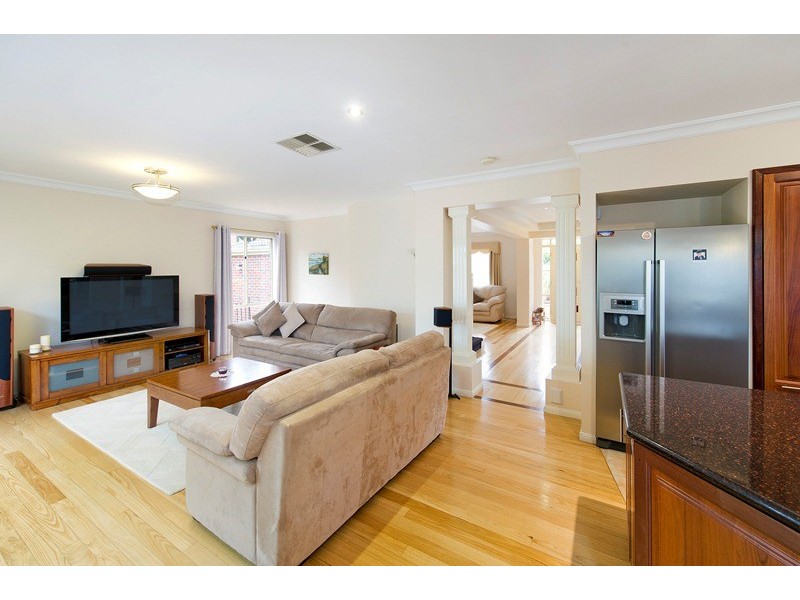 6 Loughies Track, Ringwood North VIC 3134