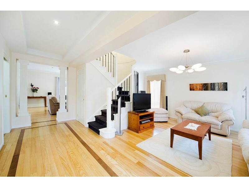 6 Loughies Track, Ringwood North VIC 3134