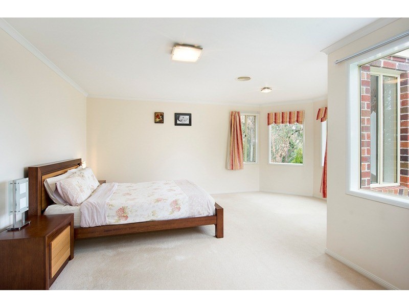 6 Loughies Track, Ringwood North VIC 3134