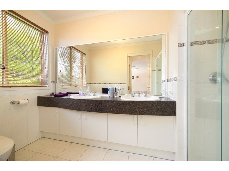 6 Loughies Track, Ringwood North VIC 3134