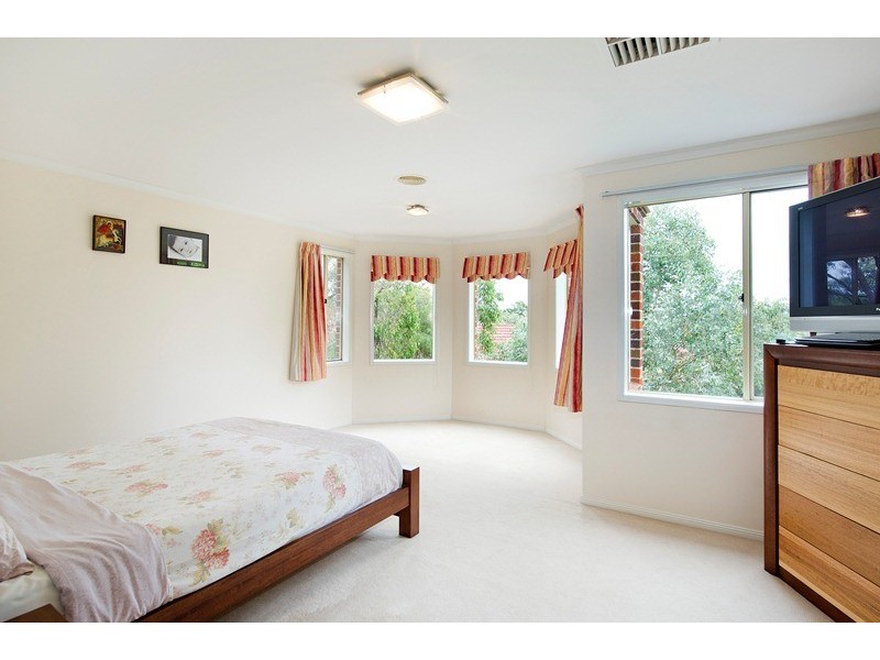 6 Loughies Track, Ringwood North VIC 3134