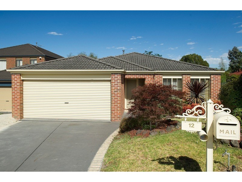 12 Darnley Way, Mooroolbark VIC 3138