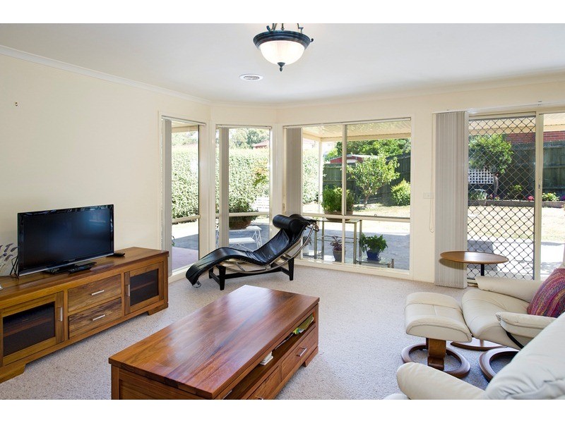 12 Darnley Way, Mooroolbark VIC 3138