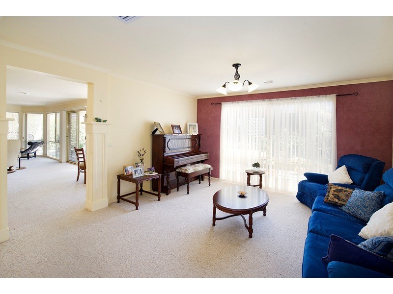 12 Darnley Way, Mooroolbark VIC 3138