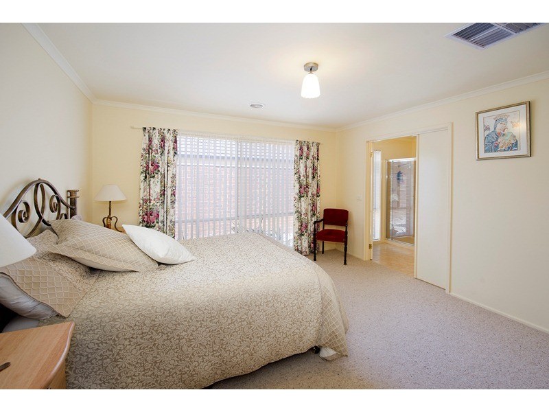 12 Darnley Way, Mooroolbark VIC 3138