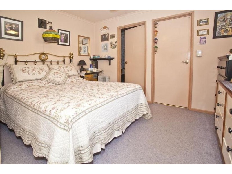 1/1 Wildwood Grove, Ringwood VIC 3134