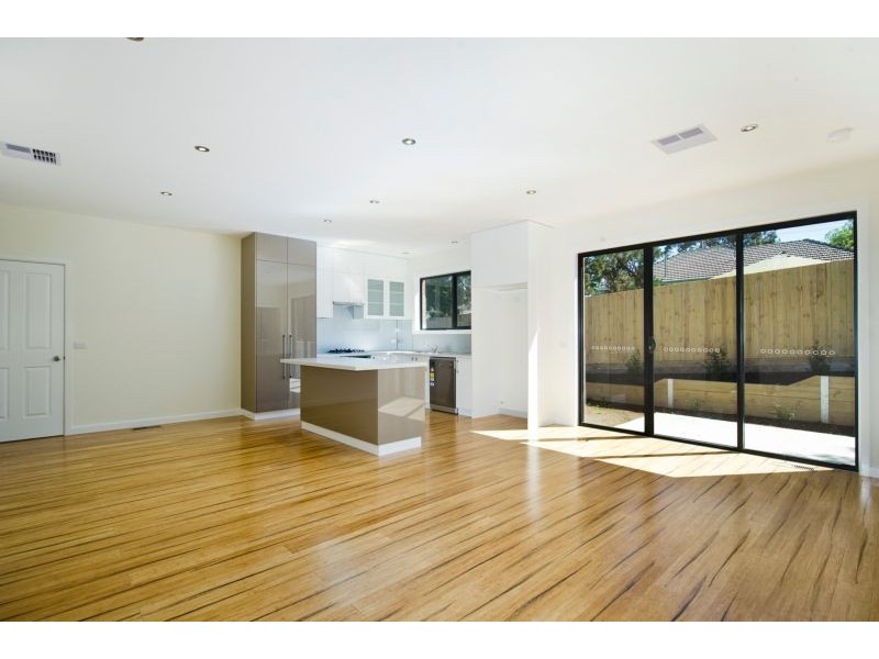 2/2A Reynolds Avenue, Ringwood VIC 3134