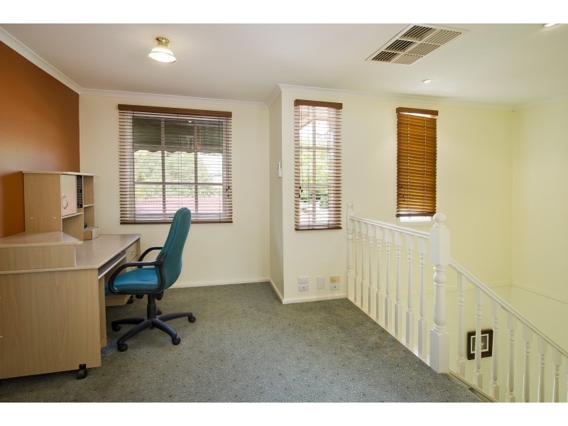 11 Glamis Court, Croydon VIC 3136