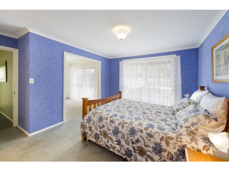 11 Glamis Court, Croydon VIC 3136