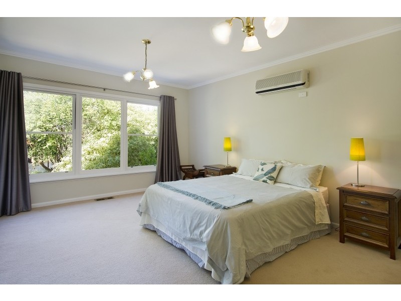 24 Unsworth Road, Ringwood North VIC 3134