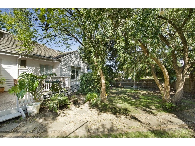 24 Unsworth Road, Ringwood North VIC 3134