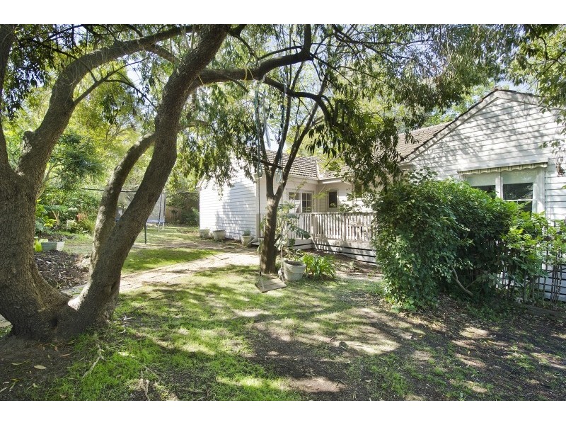 24 Unsworth Road, Ringwood North VIC 3134