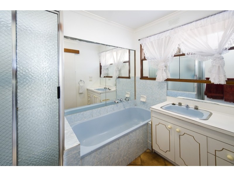 20 Little John Road, Warranwood VIC 3134