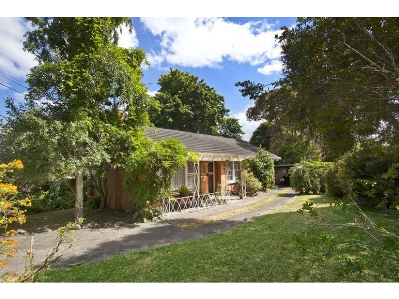 20 Lockhart Road, Ringwood North VIC 3134