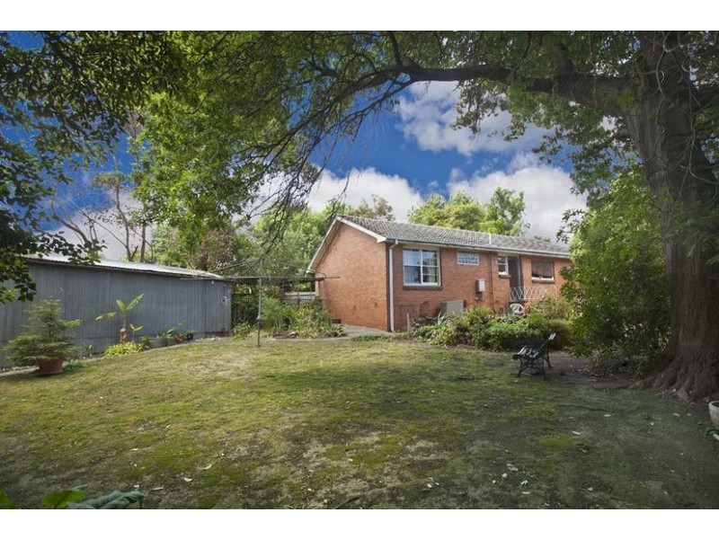 20 Lockhart Road, Ringwood North VIC 3134