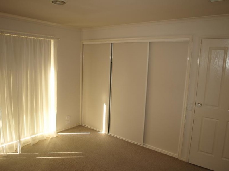 1/13-15 Meadow Road, Croydon North VIC 3136