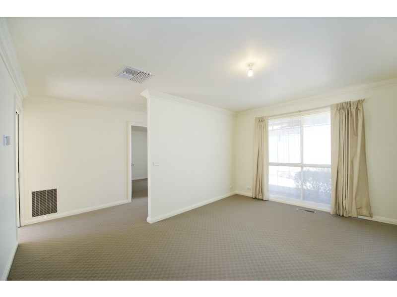 4/2 Alamein Avenue, Kilsyth VIC 3137