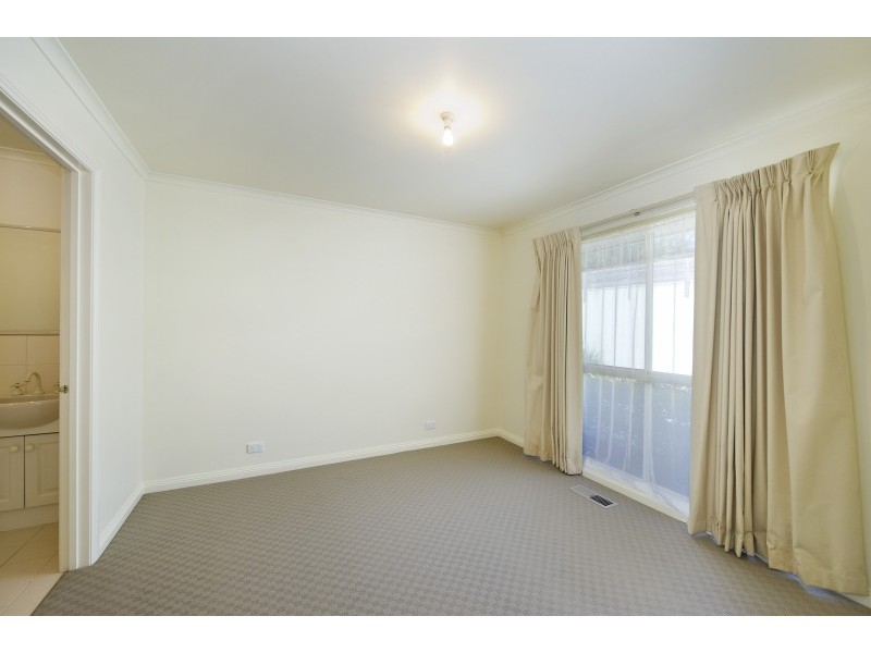 4/2 Alamein Avenue, Kilsyth VIC 3137