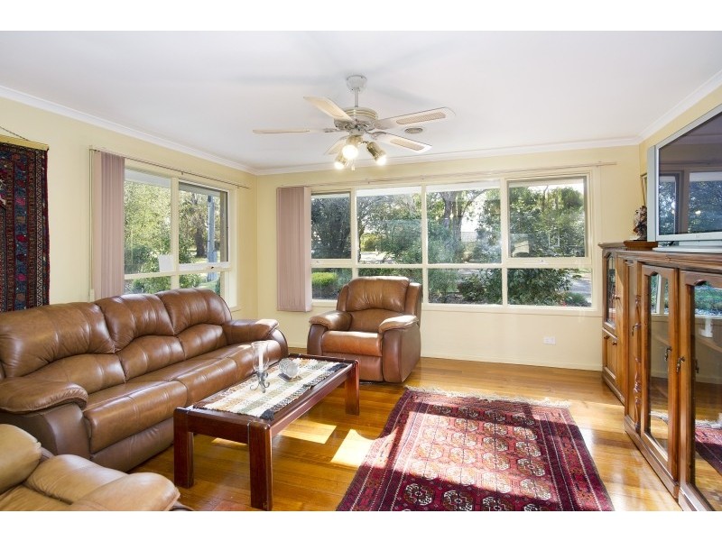 100 Cambridge Road, Mooroolbark VIC 3138