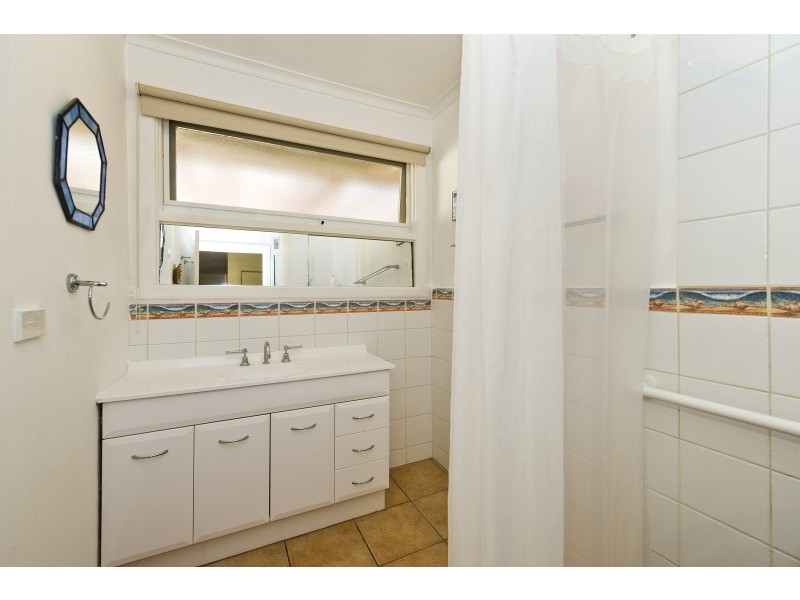 100 Cambridge Road, Mooroolbark VIC 3138