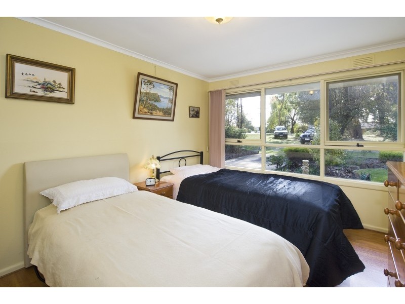 100 Cambridge Road, Mooroolbark VIC 3138