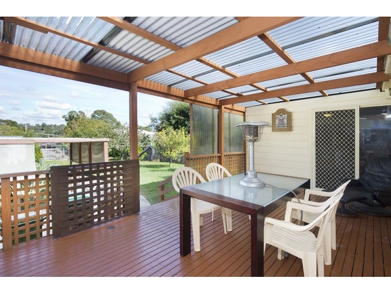 100 Cambridge Road, Mooroolbark VIC 3138