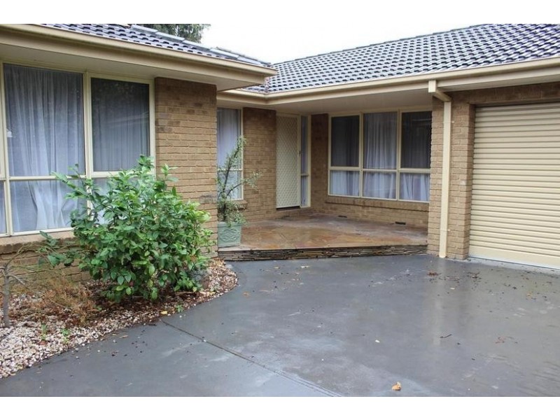 2/4 Melton Grove, Croydon VIC 3136