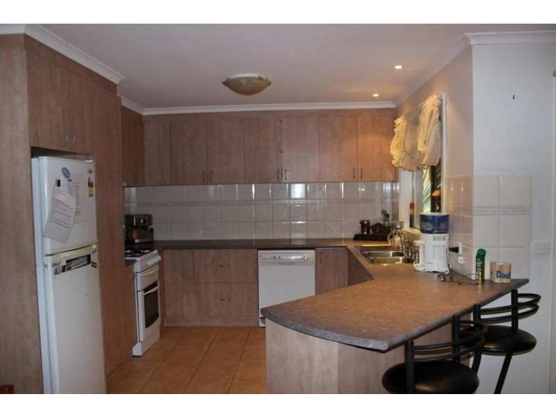 2/4 Melton Grove, Croydon VIC 3136