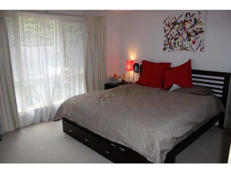 2/4 Melton Grove, Croydon VIC 3136