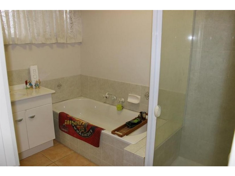 2/4 Melton Grove, Croydon VIC 3136