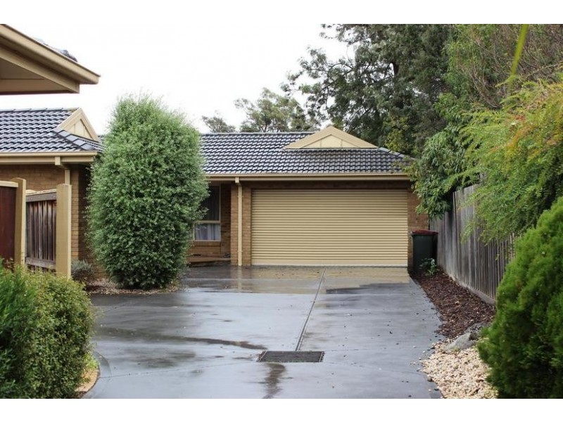 2/4 Melton Grove, Croydon VIC 3136