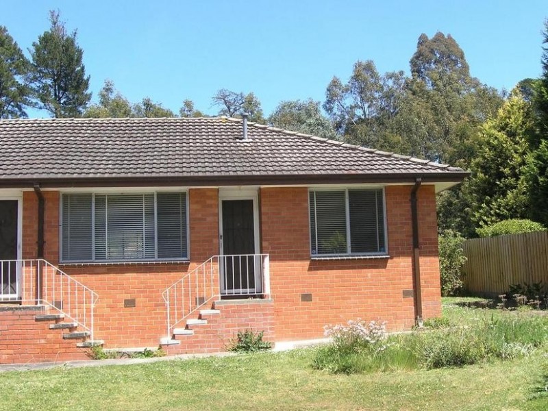 9/13 Glenora Avenue, Croydon VIC 3136