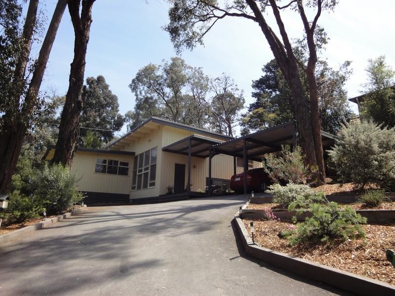 18 Ruthven Way, Ringwood East VIC 3135