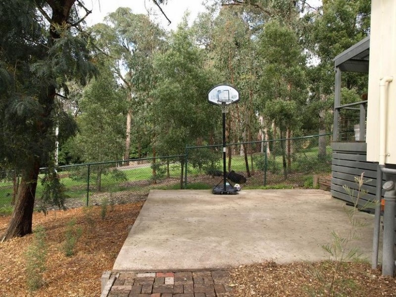 18 Ruthven Way, Ringwood East VIC 3135