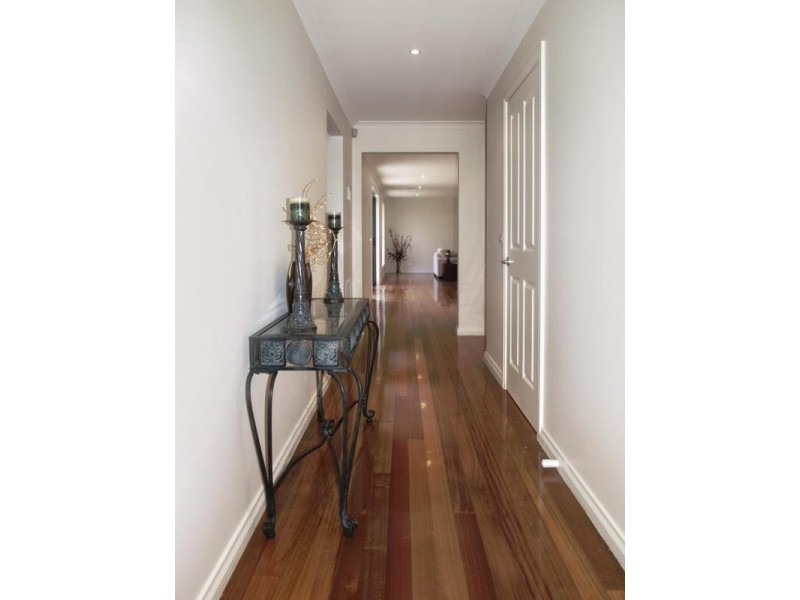 21 Mines Road, Ringwood East VIC 3135