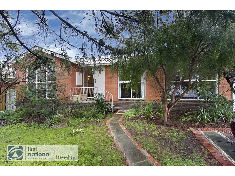 15 Pinewood Avenue, Ringwood East VIC 3135