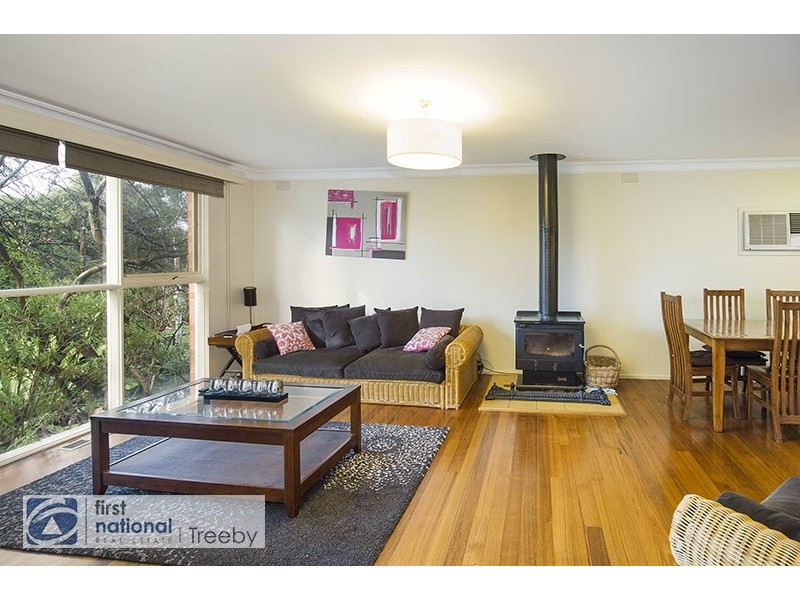15 Pinewood Avenue, Ringwood East VIC 3135