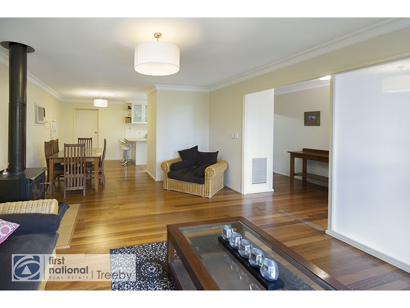 15 Pinewood Avenue, Ringwood East VIC 3135