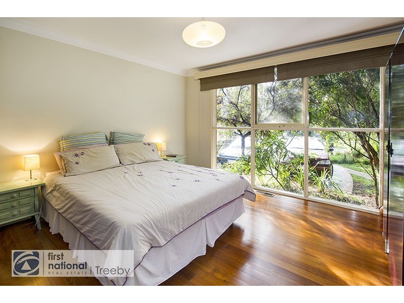 15 Pinewood Avenue, Ringwood East VIC 3135