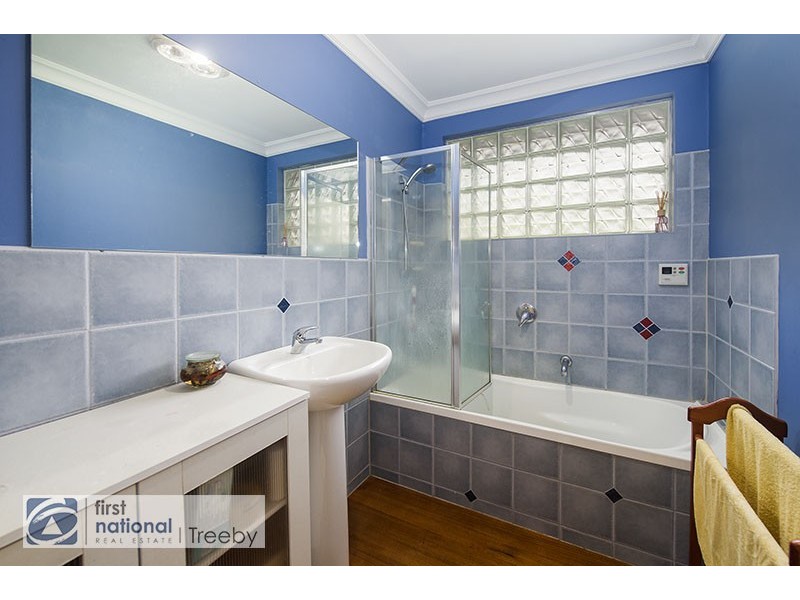 15 Pinewood Avenue, Ringwood East VIC 3135