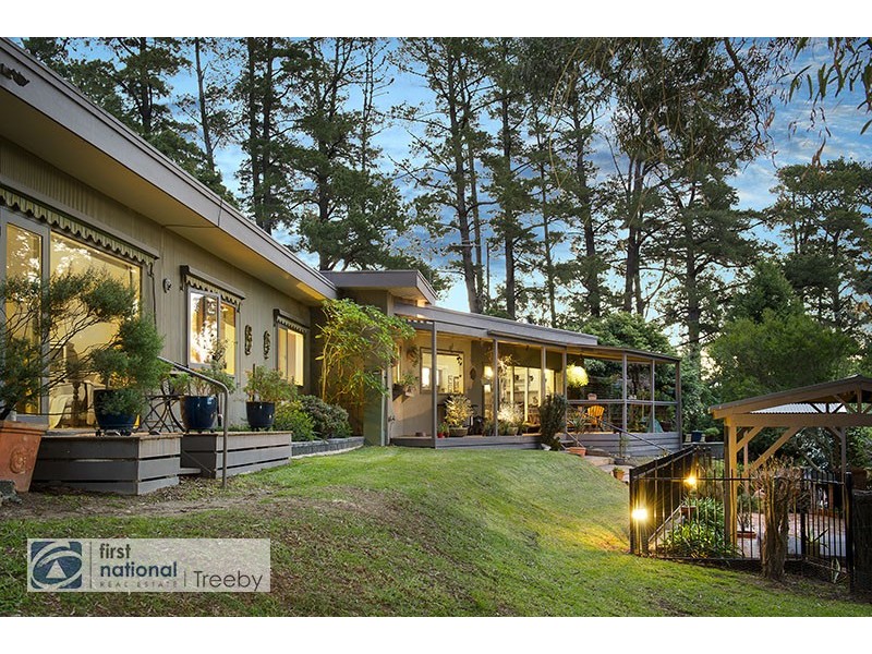 16 Hillcrest Road, Warrandyte South VIC 3134