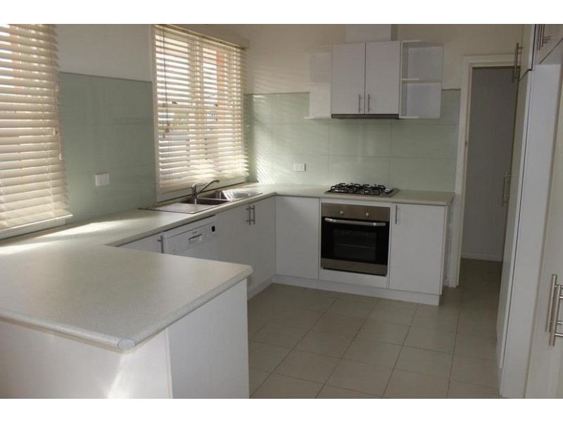 1/13 Thomas Street, Ringwood VIC 3134