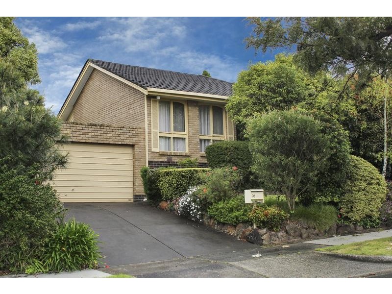 16 Tracey Drive, Vermont South VIC 3133